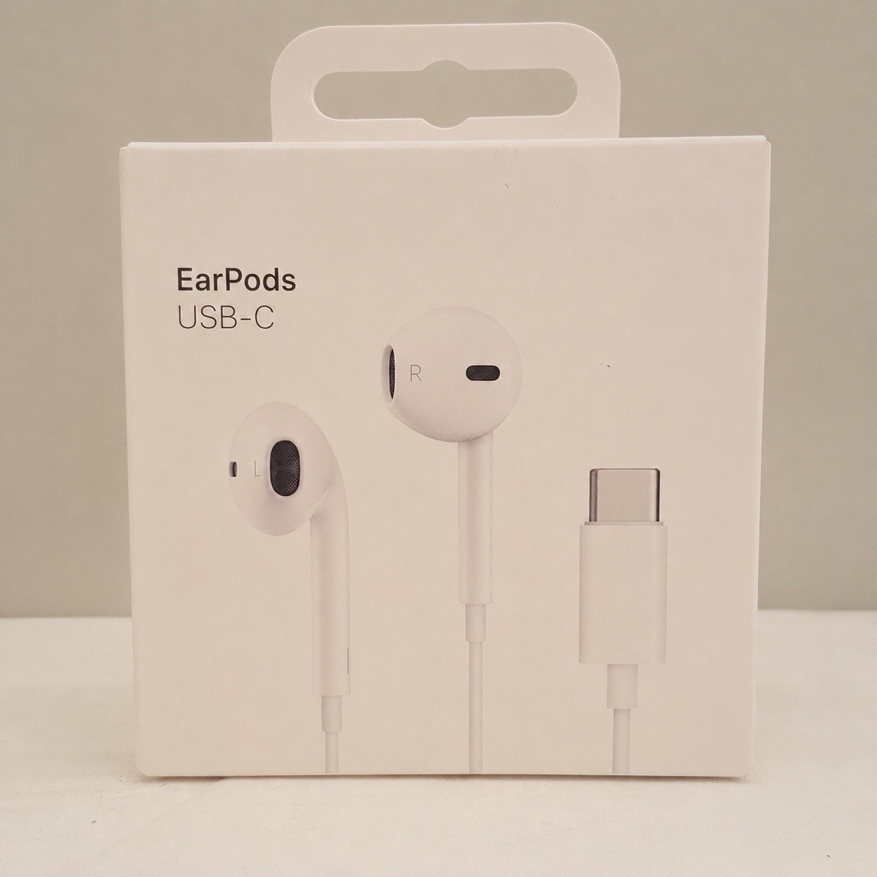 Apple USB-C Wired Earbud Headphones White In Ear Double Earpieces