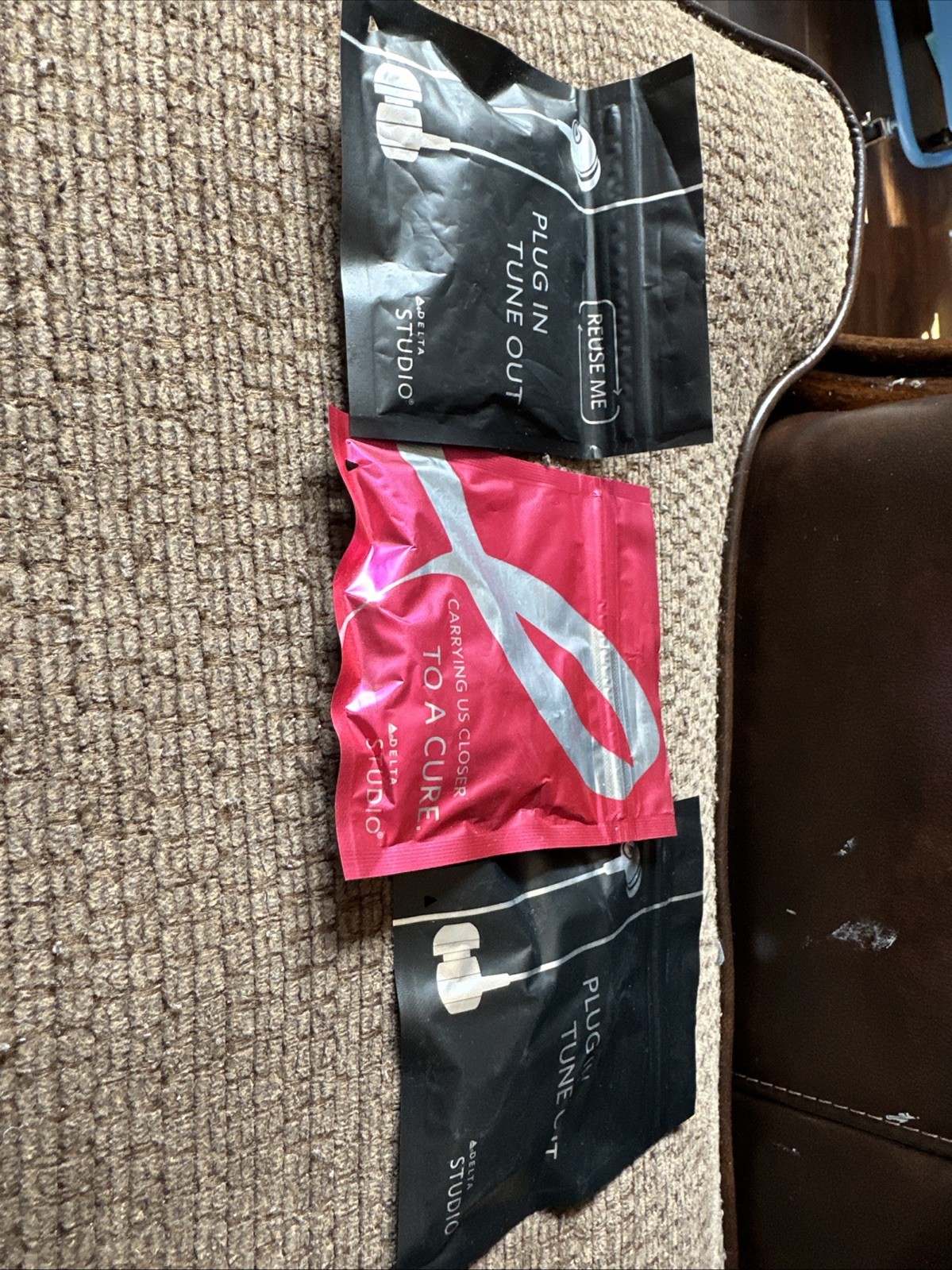 Delta Airlines Wired Earbuds “Plug In-Tune Out” Economy Studio SEALED/ Unopened