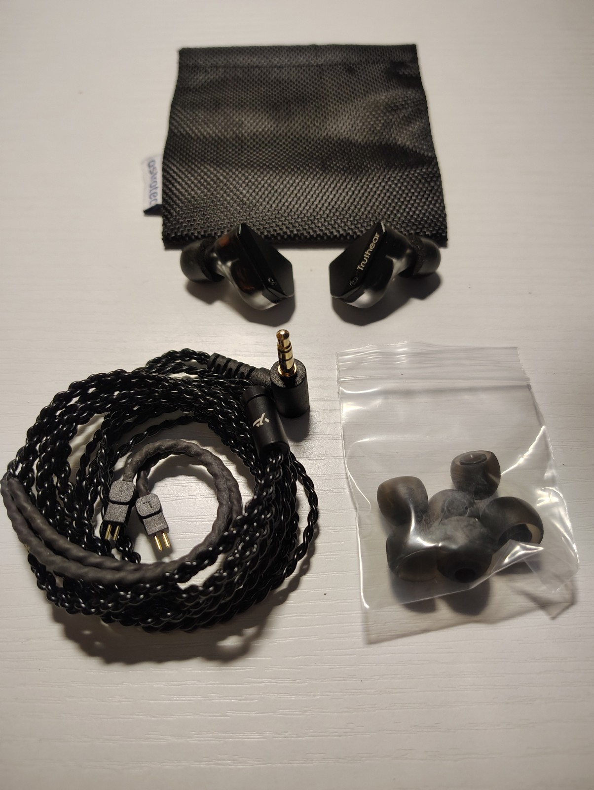 TRUTHEAR Hexa 1DD+3BA Hybrid In-Ear Monitors In Good Condition