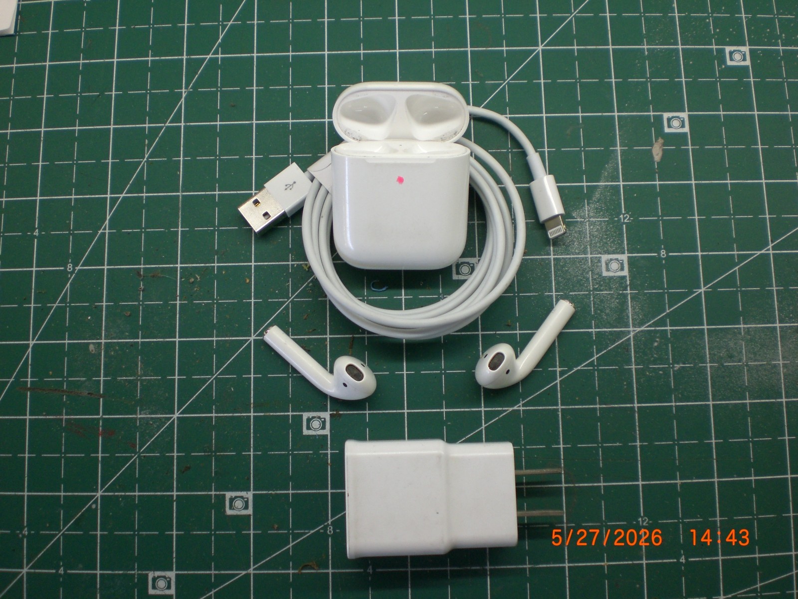 3 pairs various wireless earbuds
