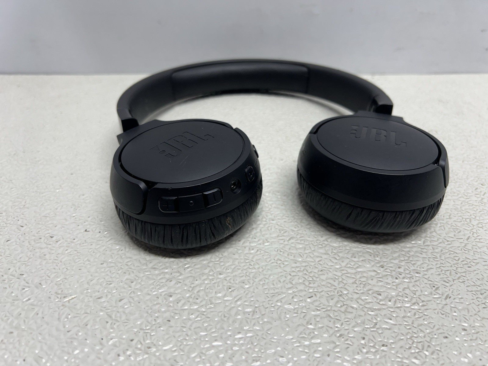 JBL – Tune 670NC Adaptive Noise Cancelling Wireless On-Ear Headphone – Black –
