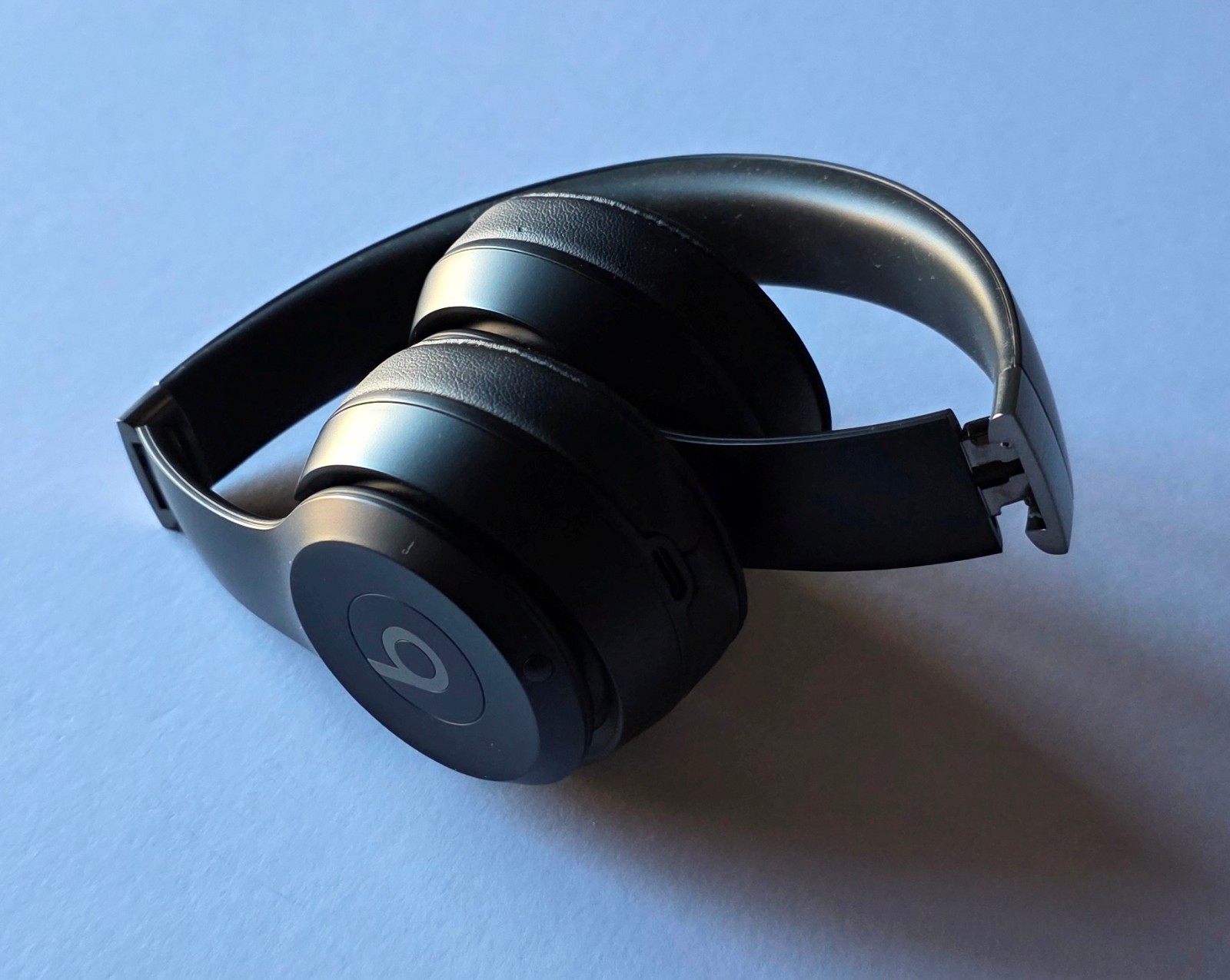 Unused Original Matte Black Beats Solo 4 Wireless Headphones MUW23LL/A in Bulk P
