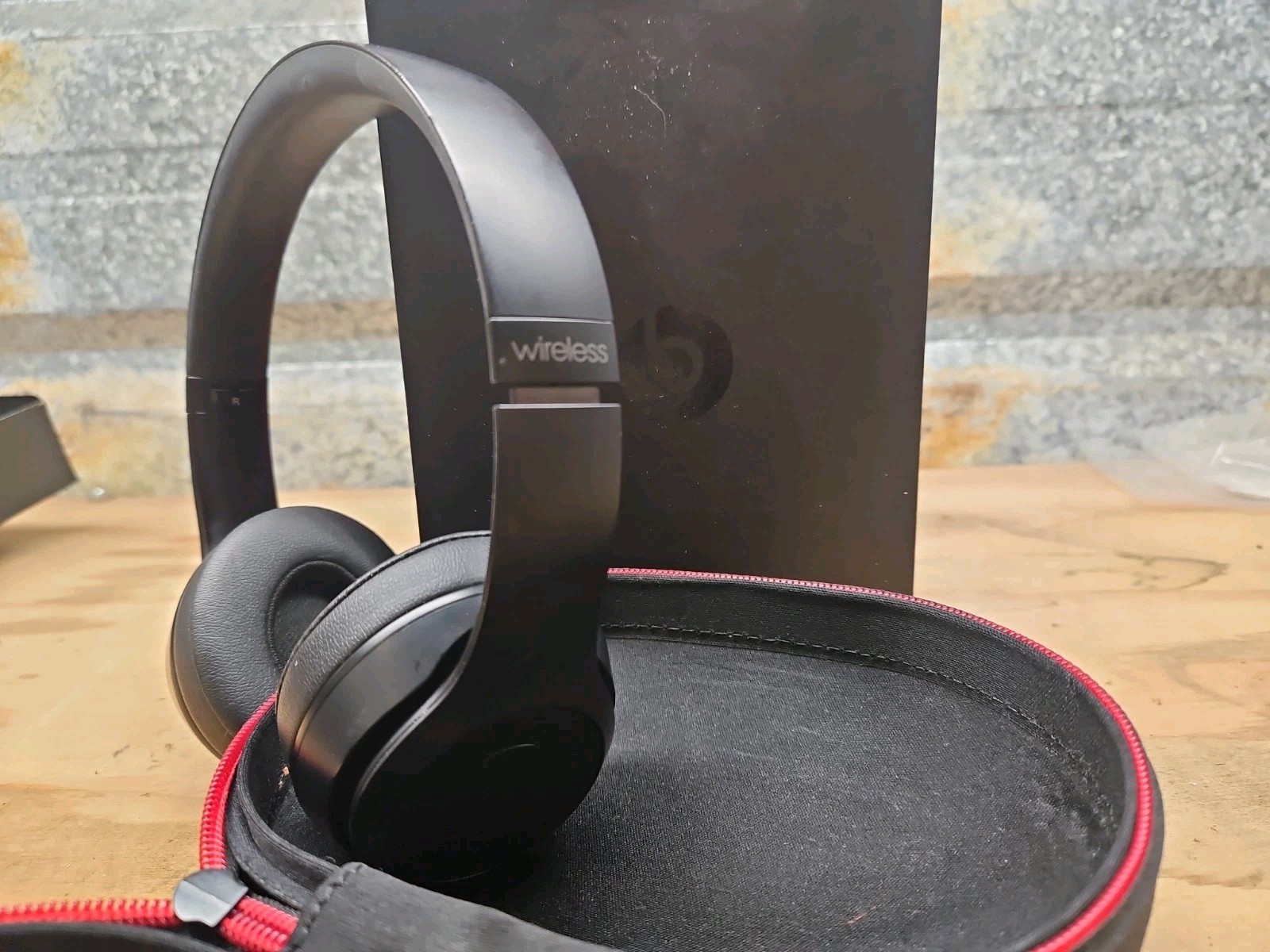 Beats – Solo3 Wireless On-Ear Headphones – Matte Black