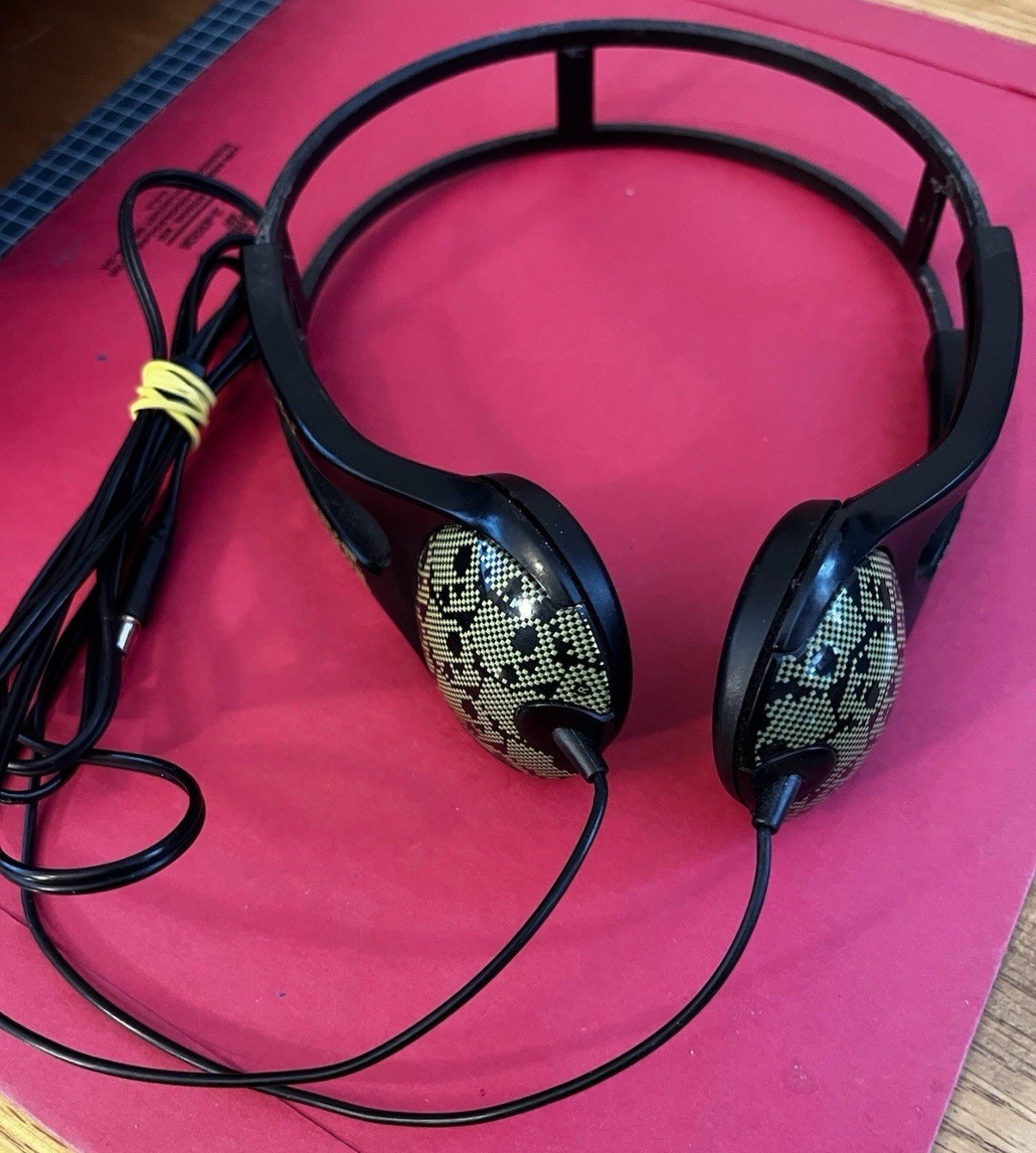 Black & Yellow OG skullcandy Icon Recruit 30mm Driver Original Quality LOUD Rare