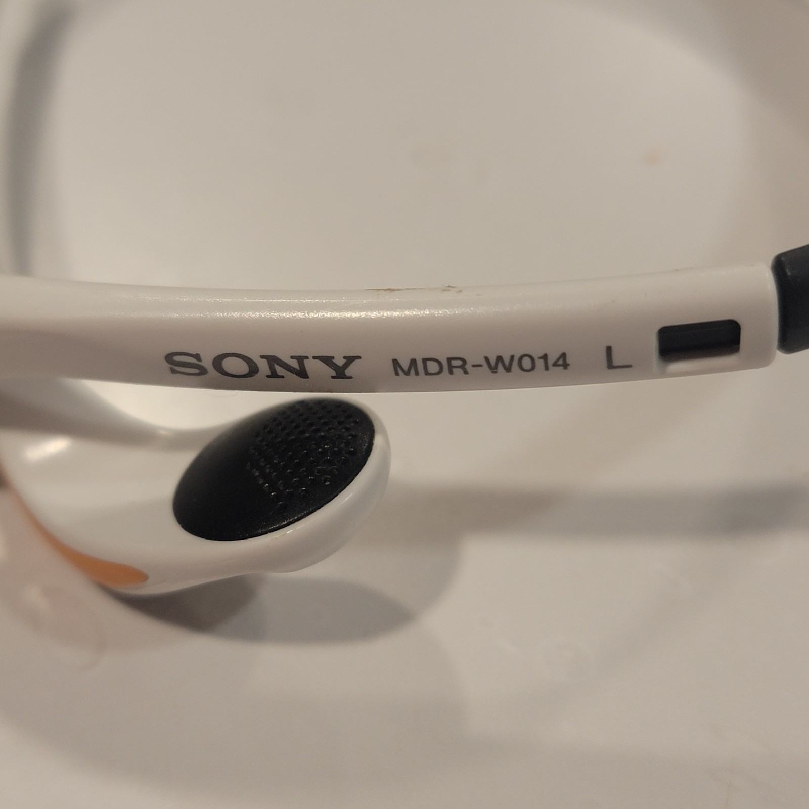 Vintage Sony MDR-W014 White Orange Jack In Ear Light Weight Earphones *READ*
