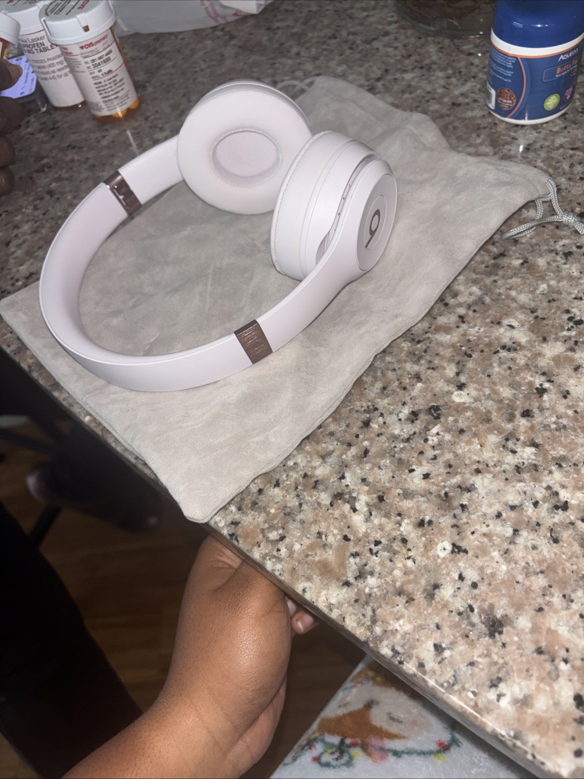 Beats by Dr. Dre Solo 4 A3140 Cloud Pink Wireless Bluetooth On-Ear Headphones