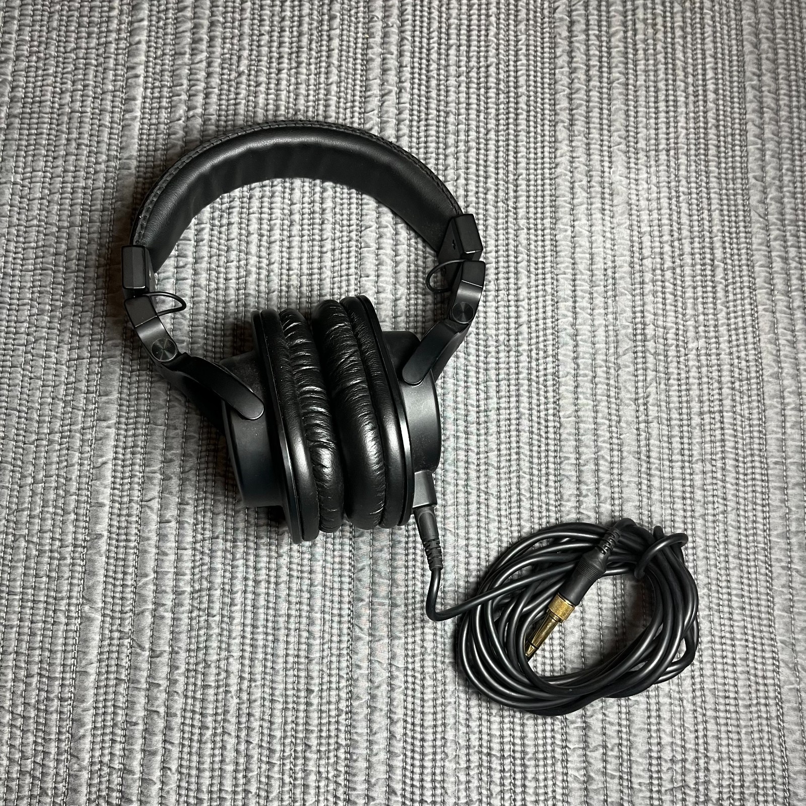 Yamaha HPH-MT5 Studio Monitor Headphones – Professional Audio Quality