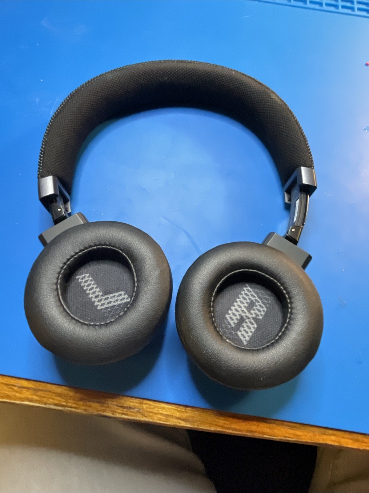 Near Mint JBL LIVE 460NC Wireless Noise Cancelling On-Ear Headphones Black