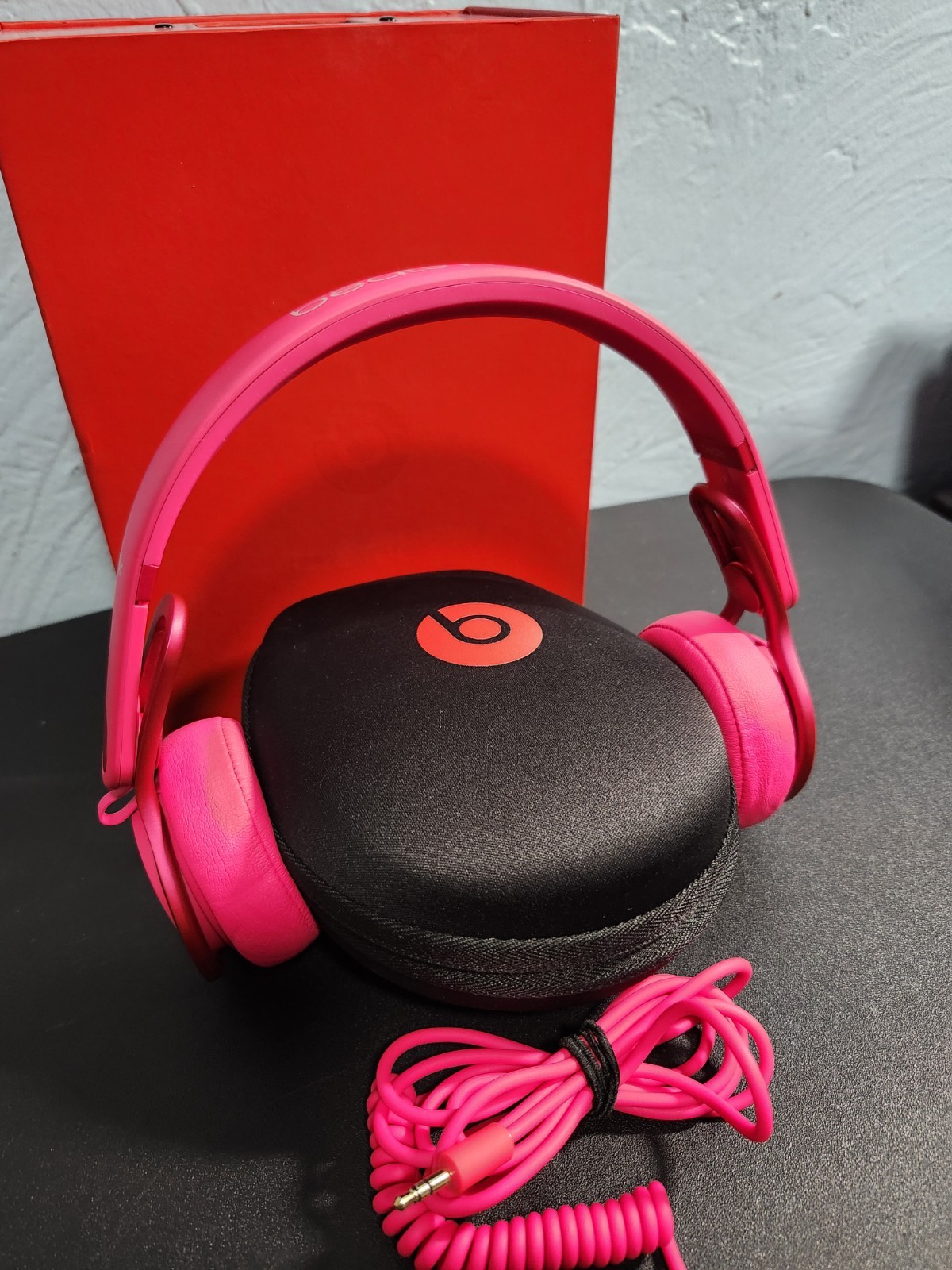 Beats by Dr Dre Mixr On-Ear DJ Headphones Magenta Pink Wired with Case & Aux Cab