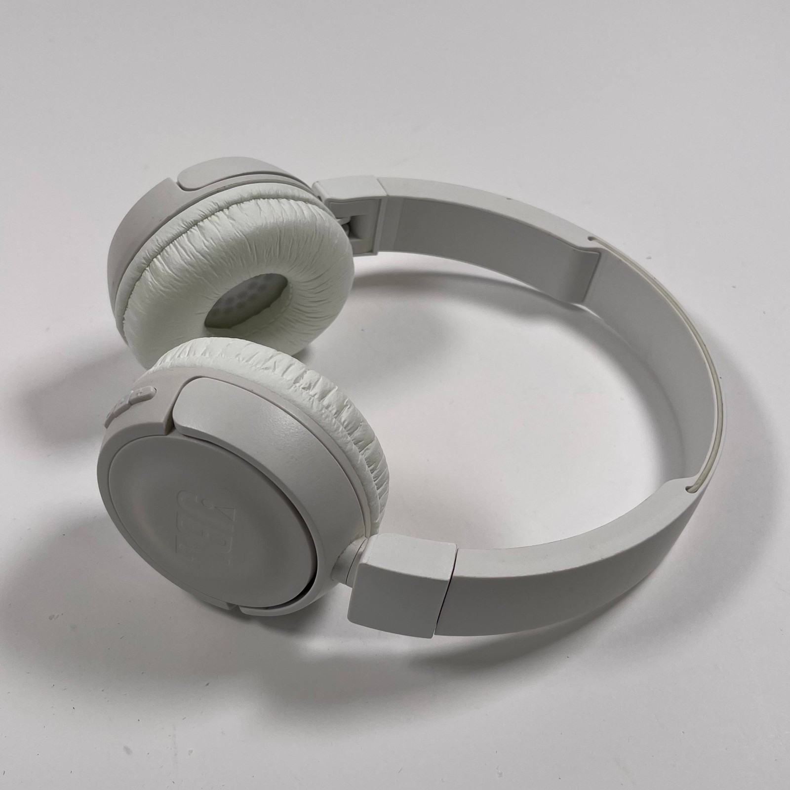 JBL T450BT Wireless On-Ear Headphones with Built-in Remote and Microphone White