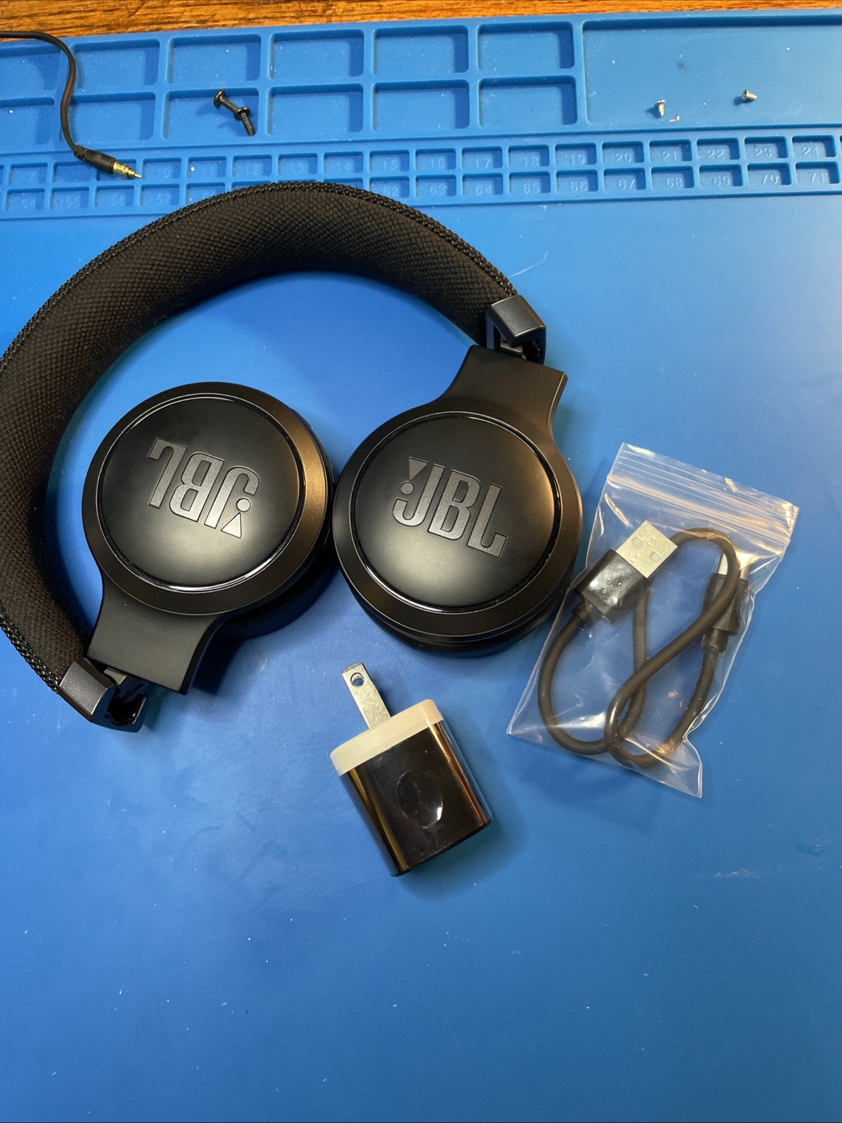 Near Mint JBL LIVE 460NC Wireless Noise Cancelling On-Ear Headphones Black