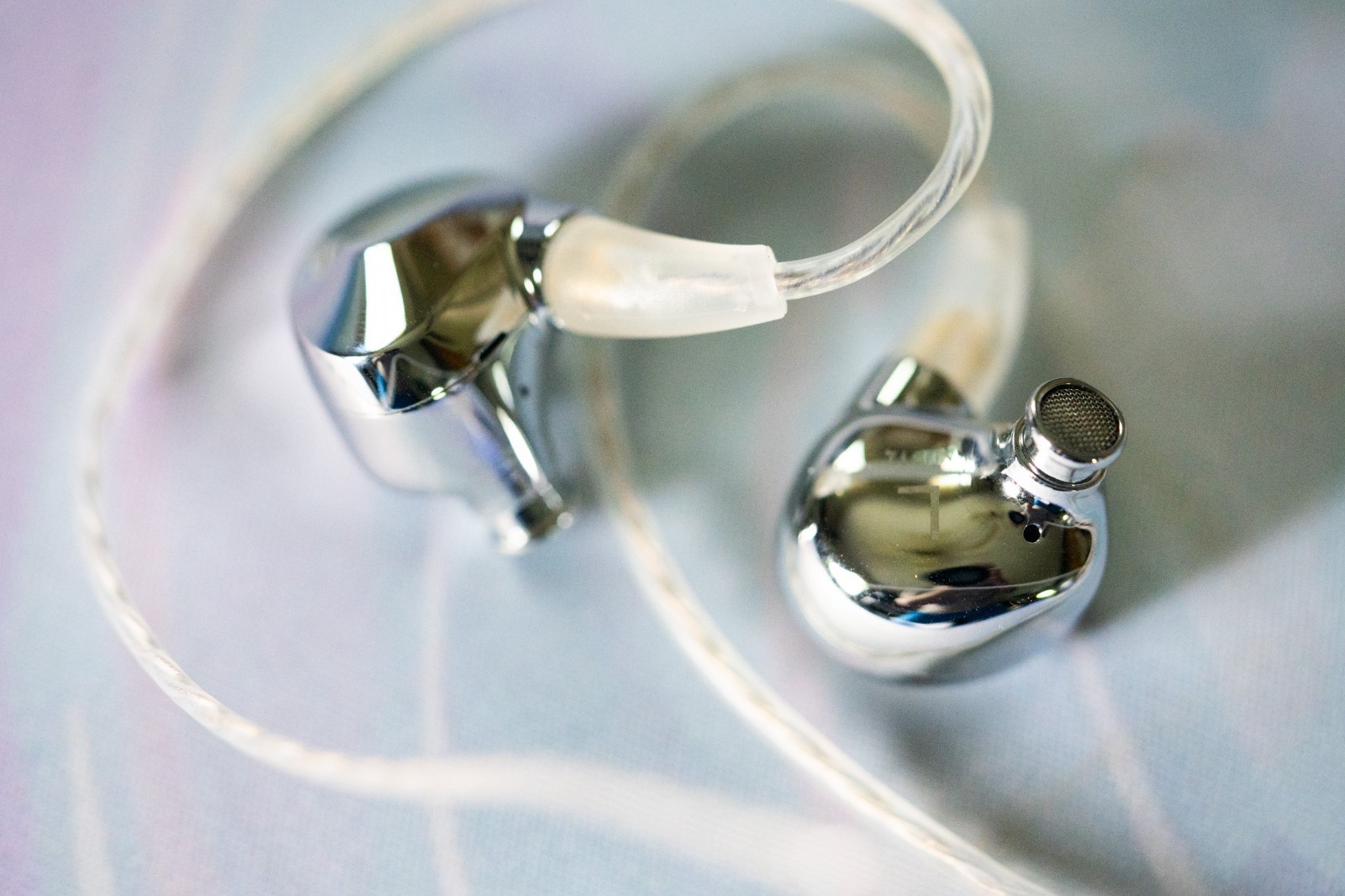 Questyle NHB12 True Lossless Earphone w/ Lightning Plug (Silver) and 3.5mm cable