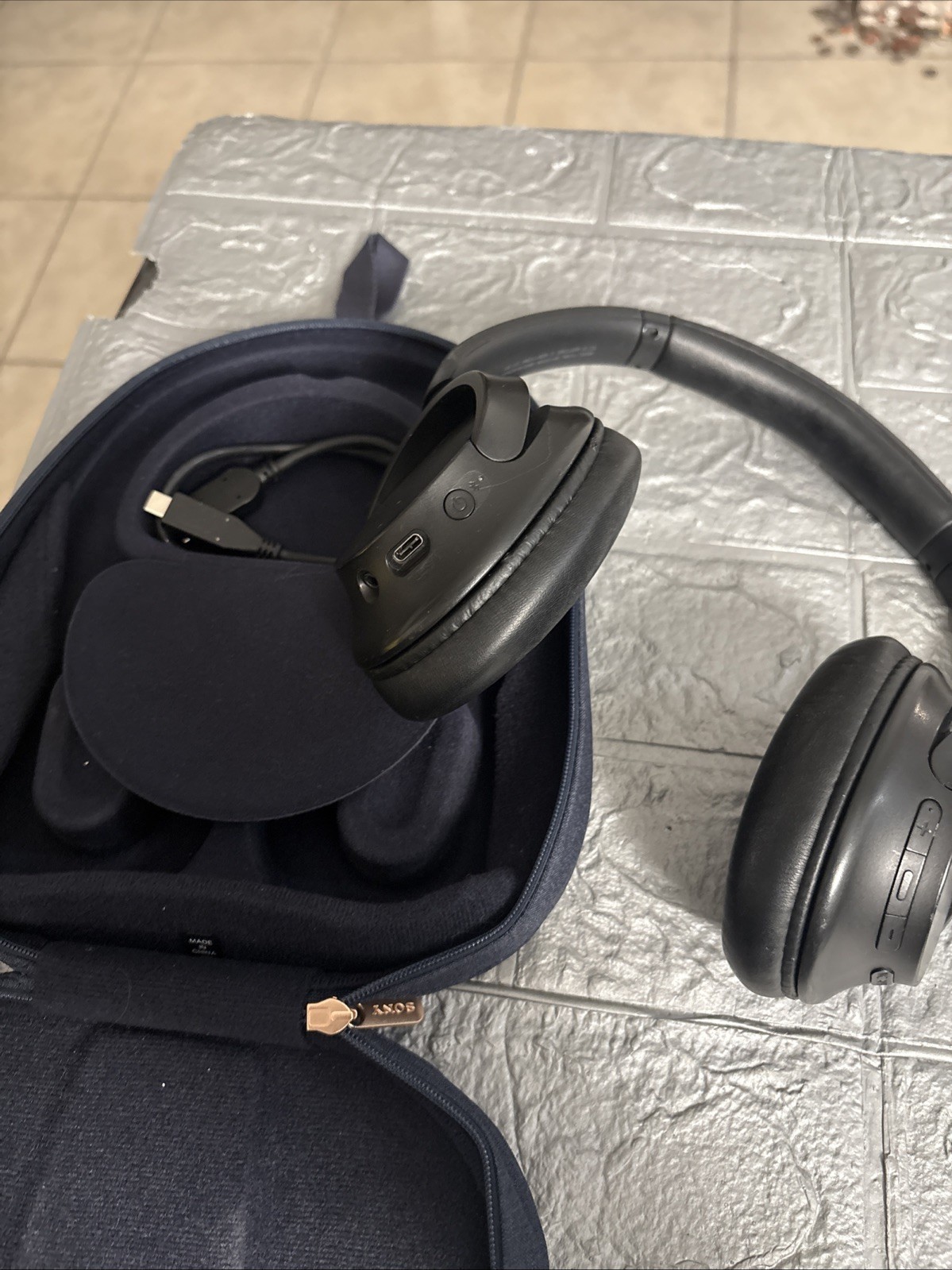 Sony WH-CH720N Wireless Over-Ear Headphones – Black. Tested & Work
