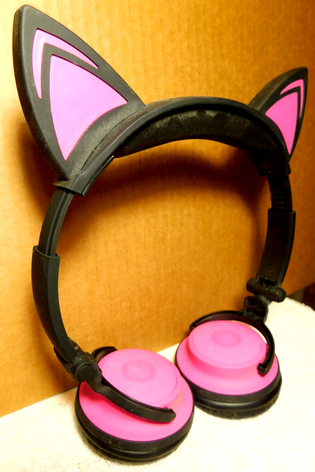 Hype~Black & Pink Cat Ears LED Lights Pink Headphones 15 Yrs. Needs 3.5mm Jack