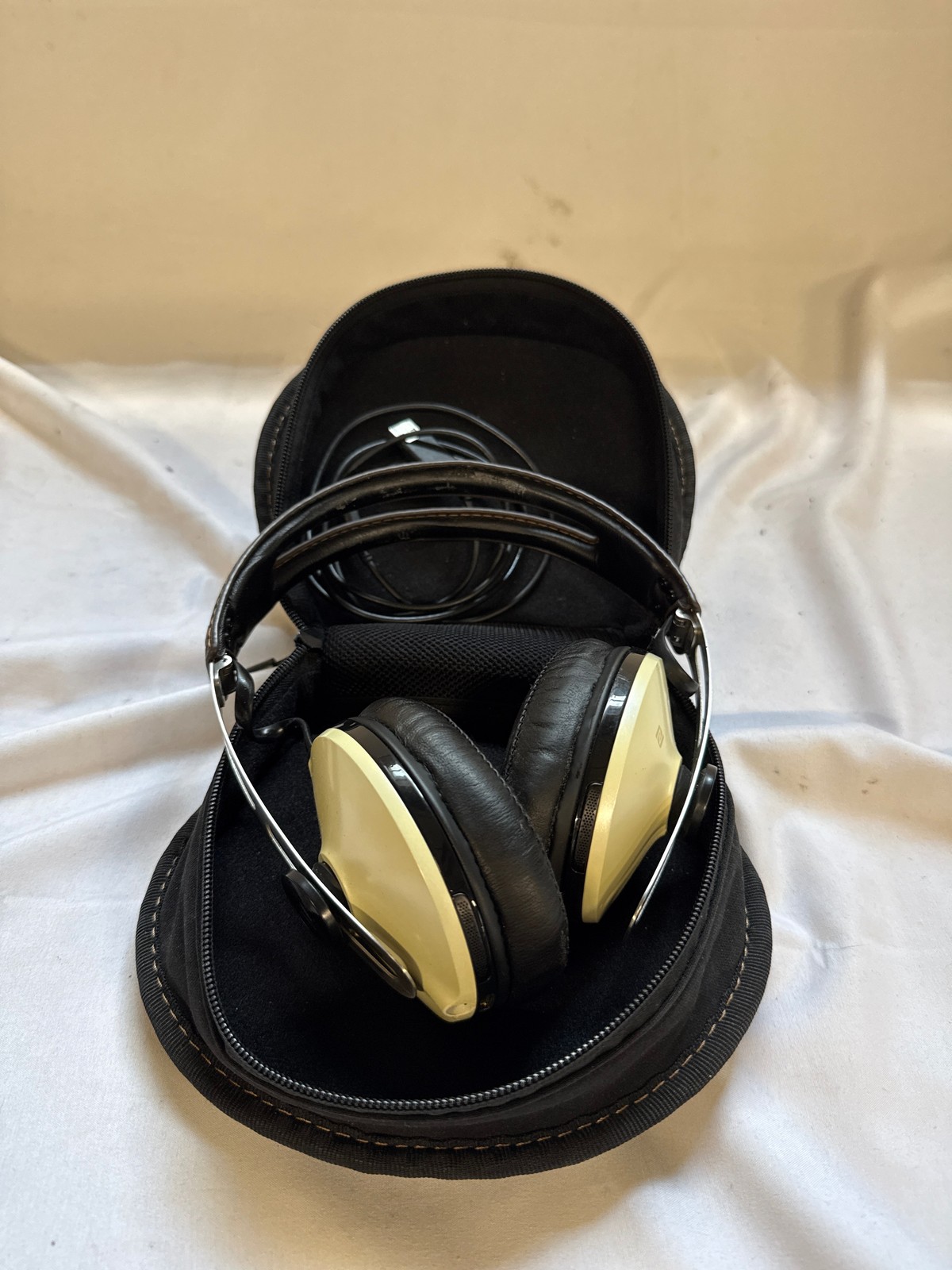 Sennheiser Momentum 2.0 Wireless Gold and black