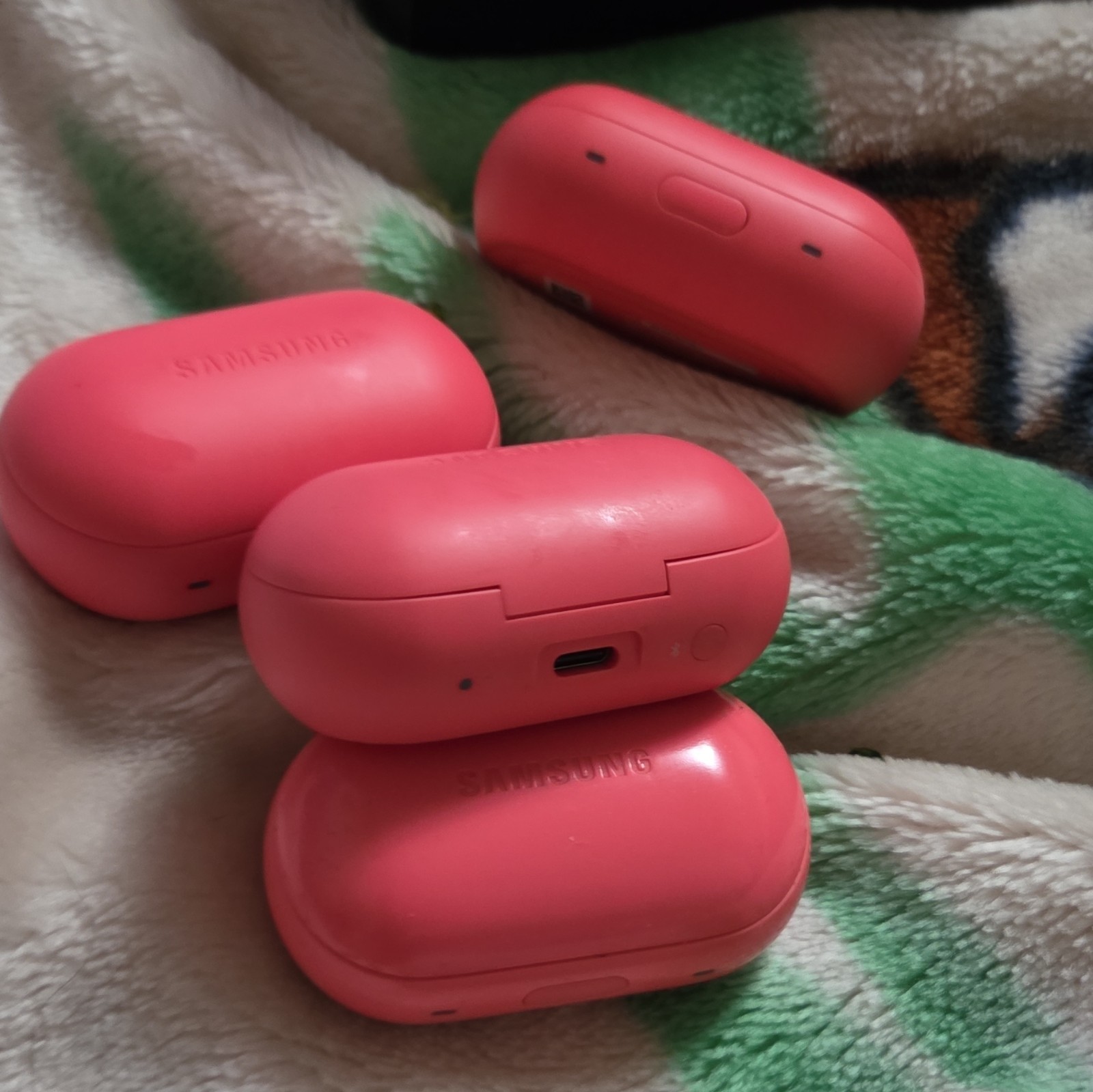 Samsung Gear IconX 2018 Wireless Bluetooth In-Ear Earbuds Pink