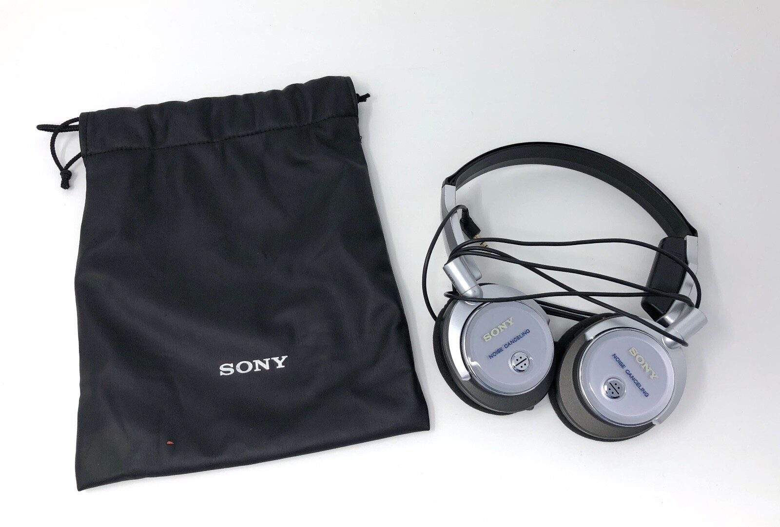 SONY Noise Canceling Headphones MDR-NC6 gently used working with bag