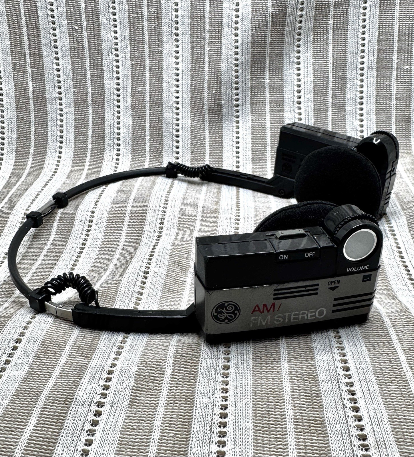 Vintage 1980’s General Electric GE 7-1290B Foldable FM Radio Headphones – Works!