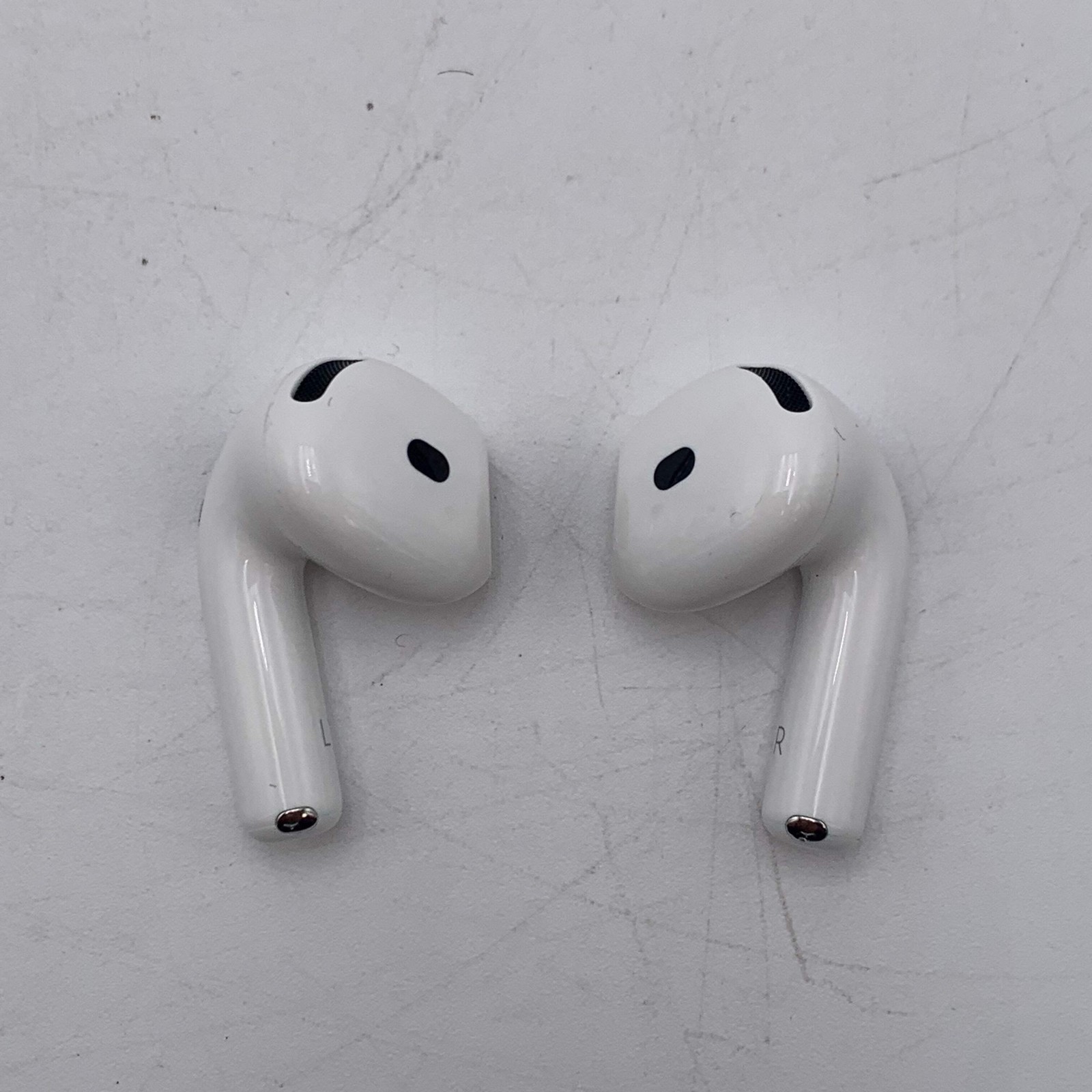 Apple AirPods 4th Gen ANC MagSafe Charging Case / A3055 A3056 A3059 MXP93LL/A