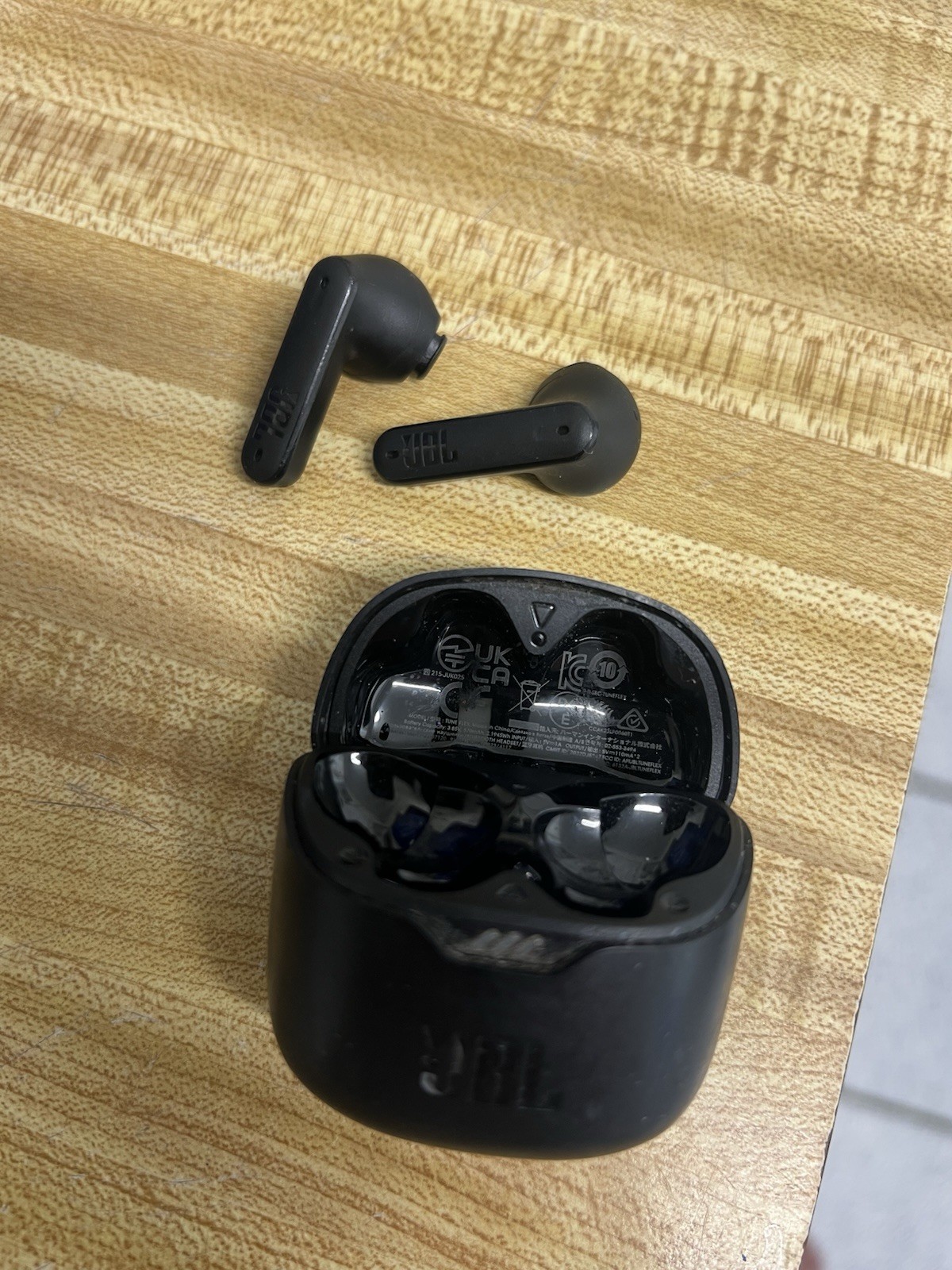 JBL Tune Flex True Wireless Bluetooth In-Ear Headphones (Broken Charging Case)