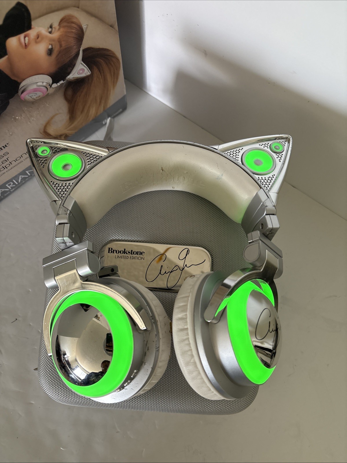 Brookstone Limited Edition Ariana Grande Bluetooth Headphones. Tested & Working