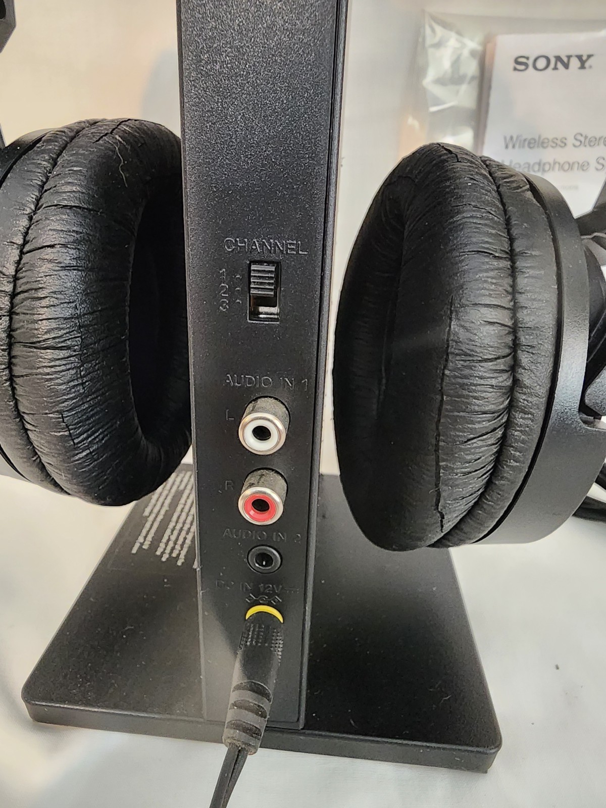 Sony MDR-RF985RK Wireless RF Headphones System w Base Open Box