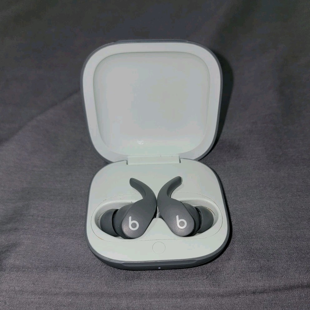 Beats Fit Pro w/ Case (Sage Gray)