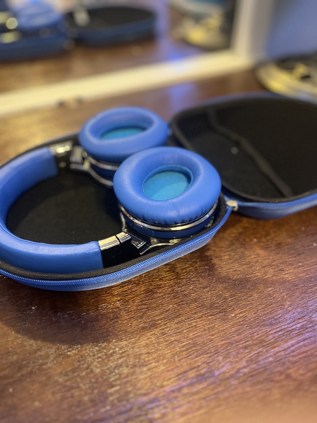 Cowin E7 MR Wireless Ear-Cup (Over the Ear) – Blue/Silver