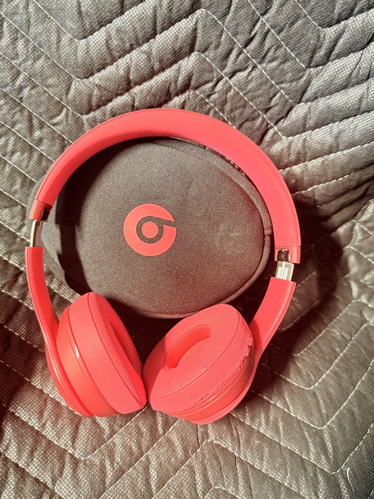 Beats by Dr. Dre Solo2 Wired On-Ear Headphones – Blush Rose – MHNV2AM/A Works