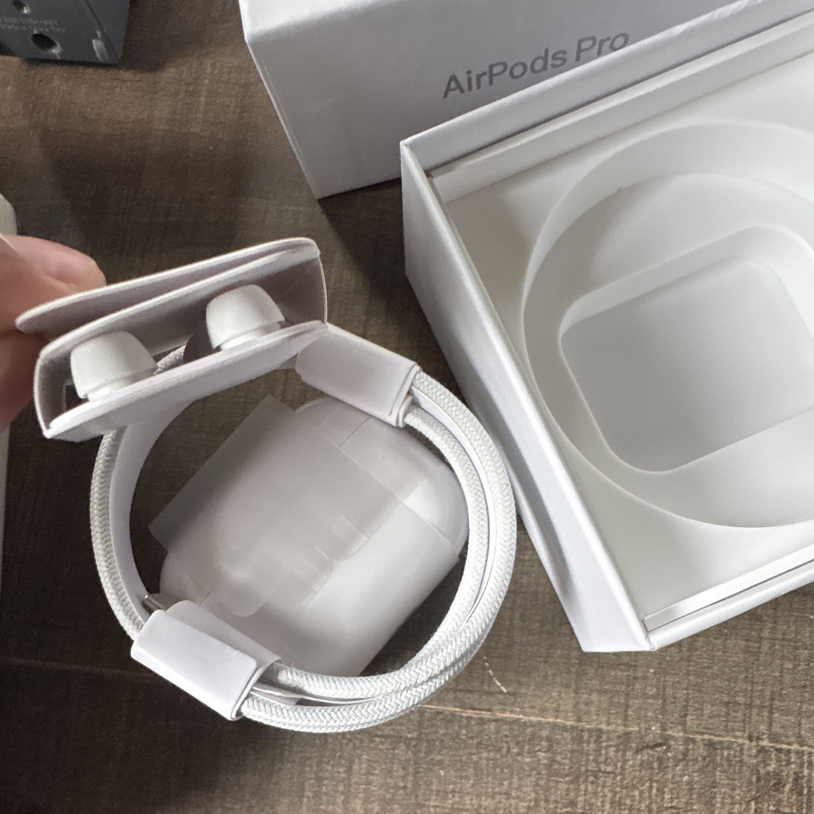 Apple AirPods Pro 2nd Gen White ANC In-Ear Bluetooth, MagSafe USB-C Case