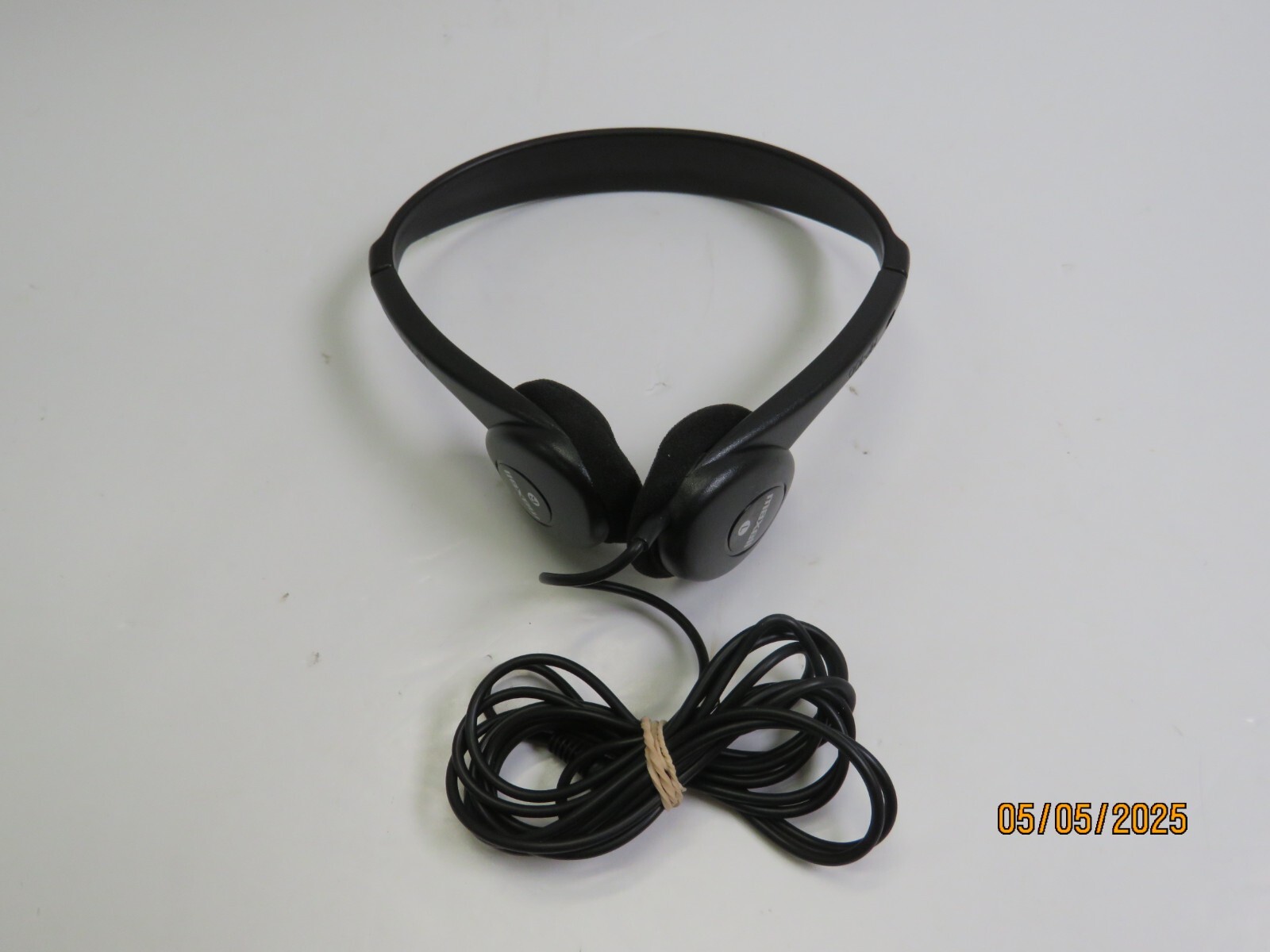 Maxell Lightweight Headphone HP-100 w/Adjustable Headband [FP46]