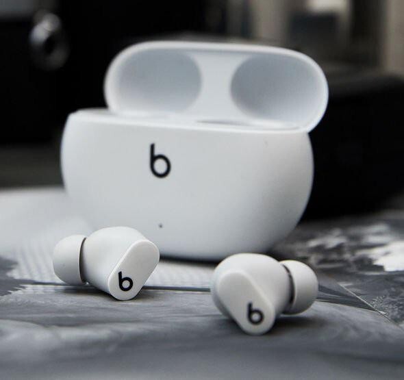 Beats by Dr. Dre Studio Buds – White