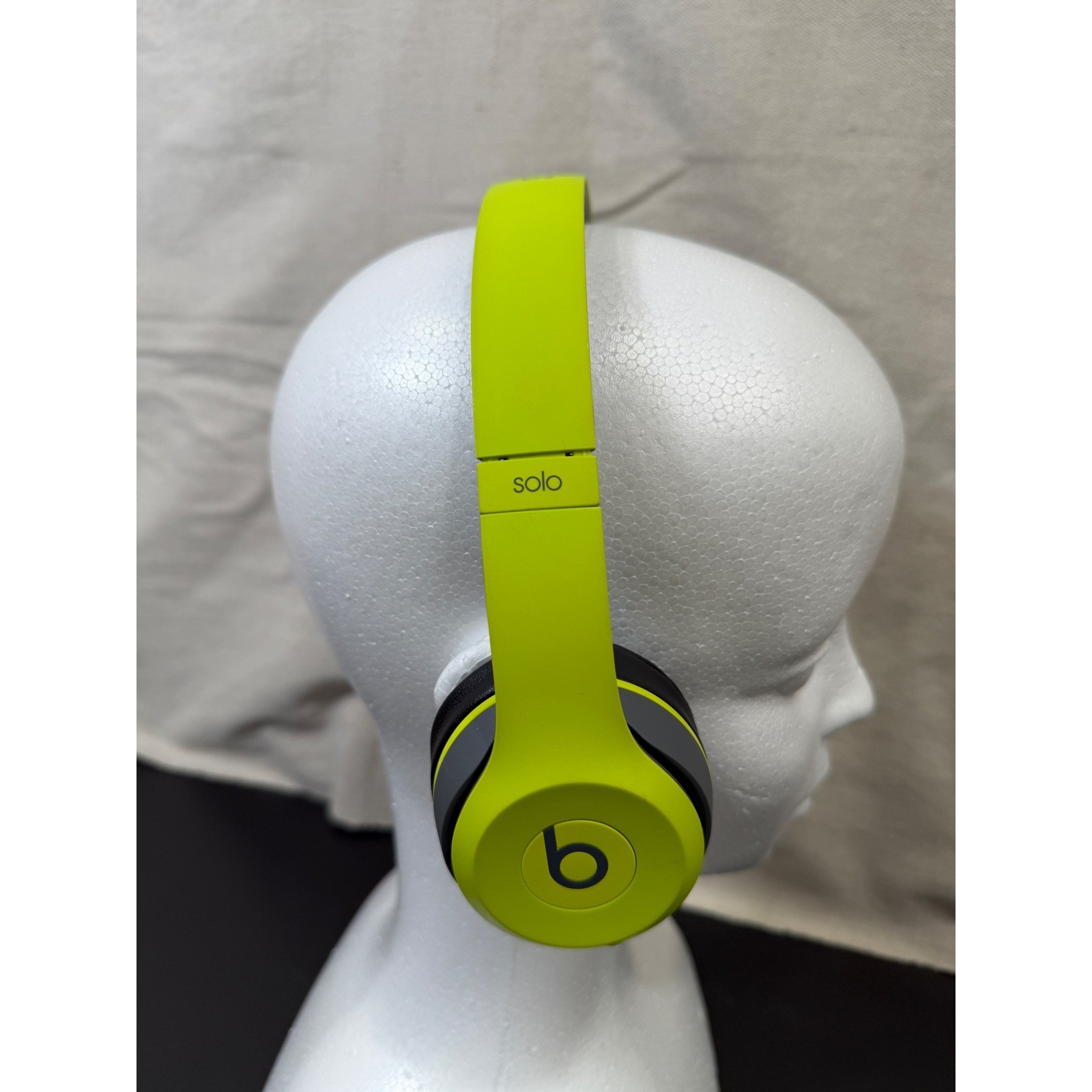 Beats Solo 2 Wireless Headphones Unisex Adjustable Shock Yellow Bluetooth Audio