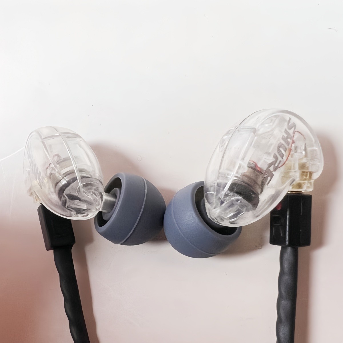 Shure SE215 Sound Isolating In-Ear Headphones 3.5mm wired Earphones Black/Clear