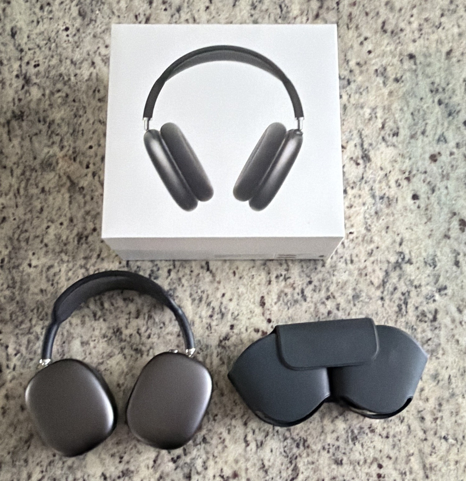 Apple AirPods Max Over-Ear Bluetooth Wireless ANC Headphones Gray w/ Case Box
