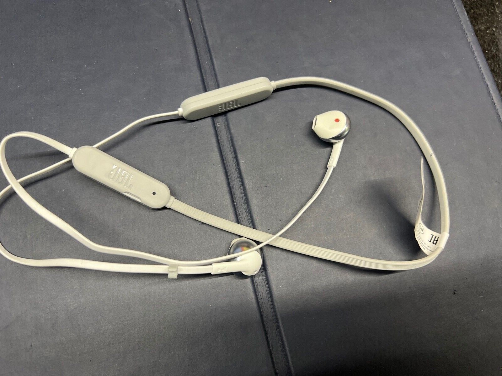 JBL by Harman Tune 205BT Wireless In-Ear Headphones Pure Bass -WHITE