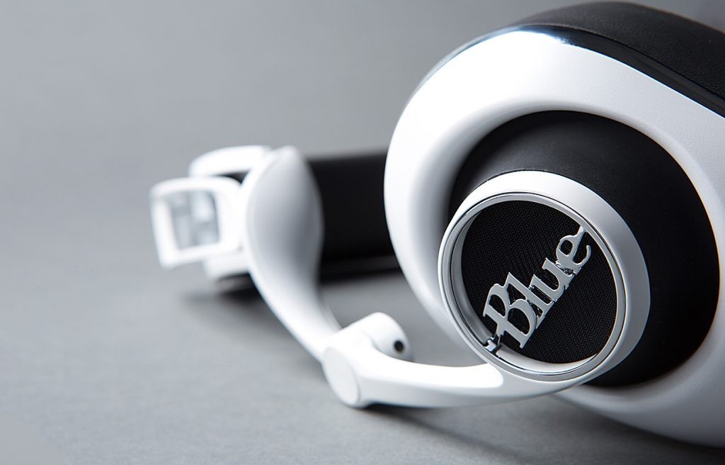 Blue Lola Sealed Headphones and , Black and White *PRICE REDUCTION* (2 Pair)