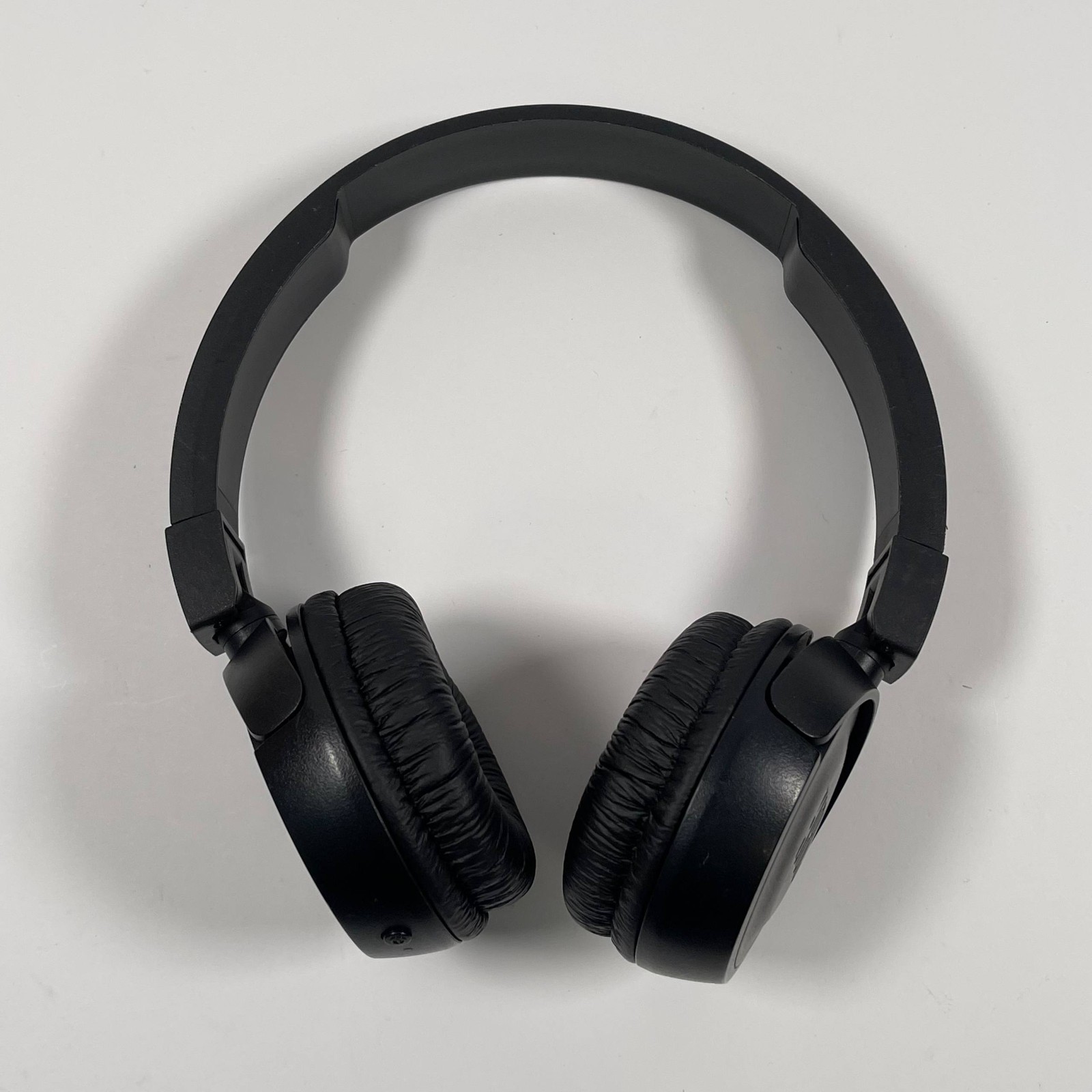 JBL T450BT Wireless On-Ear Headphones with Built-in Remote and Microphone Black