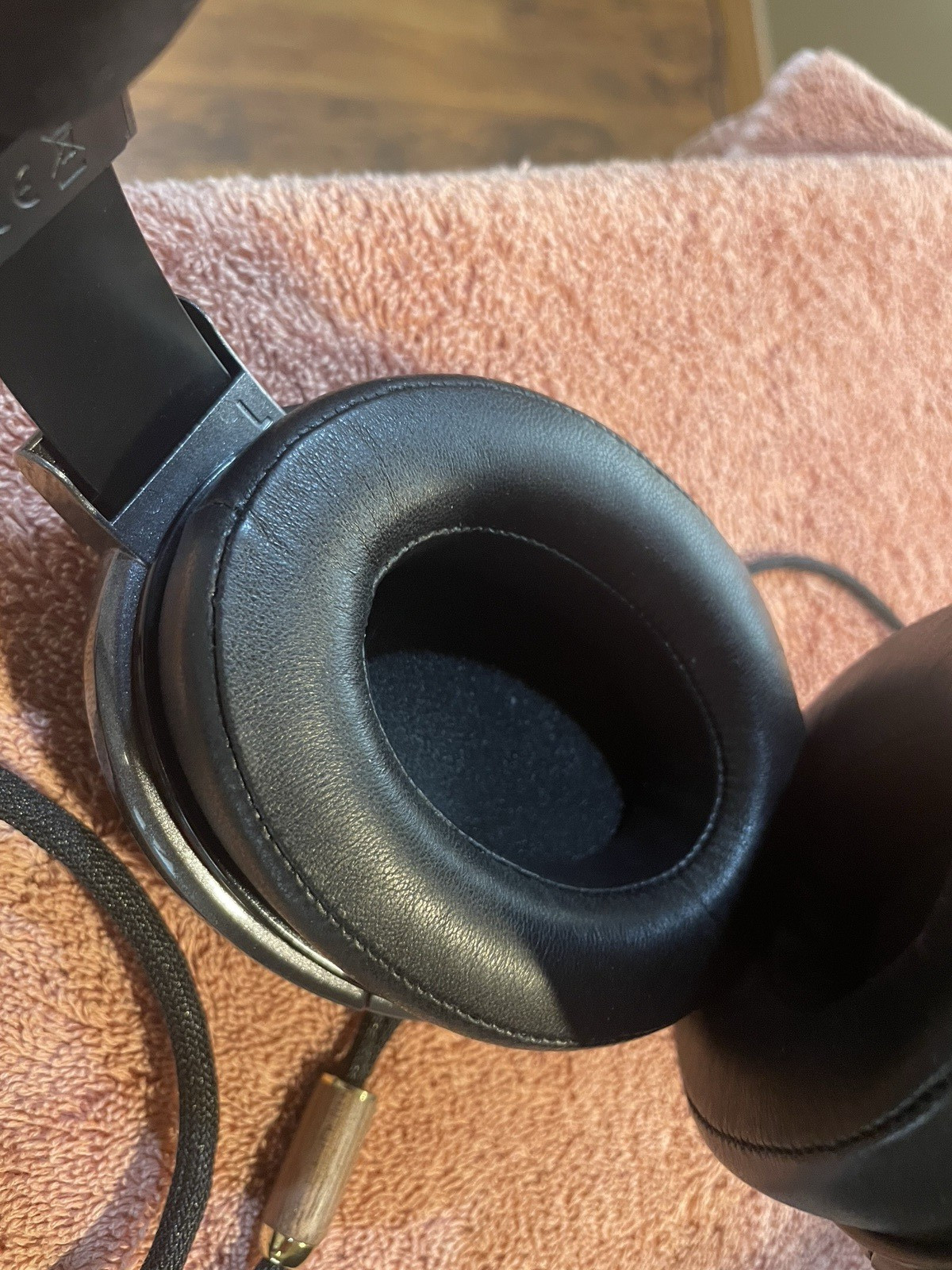 Sennheiser HD650 XLR 4.4mm connection + adaptor / Dekoni Sheepskin Pads / EXC /