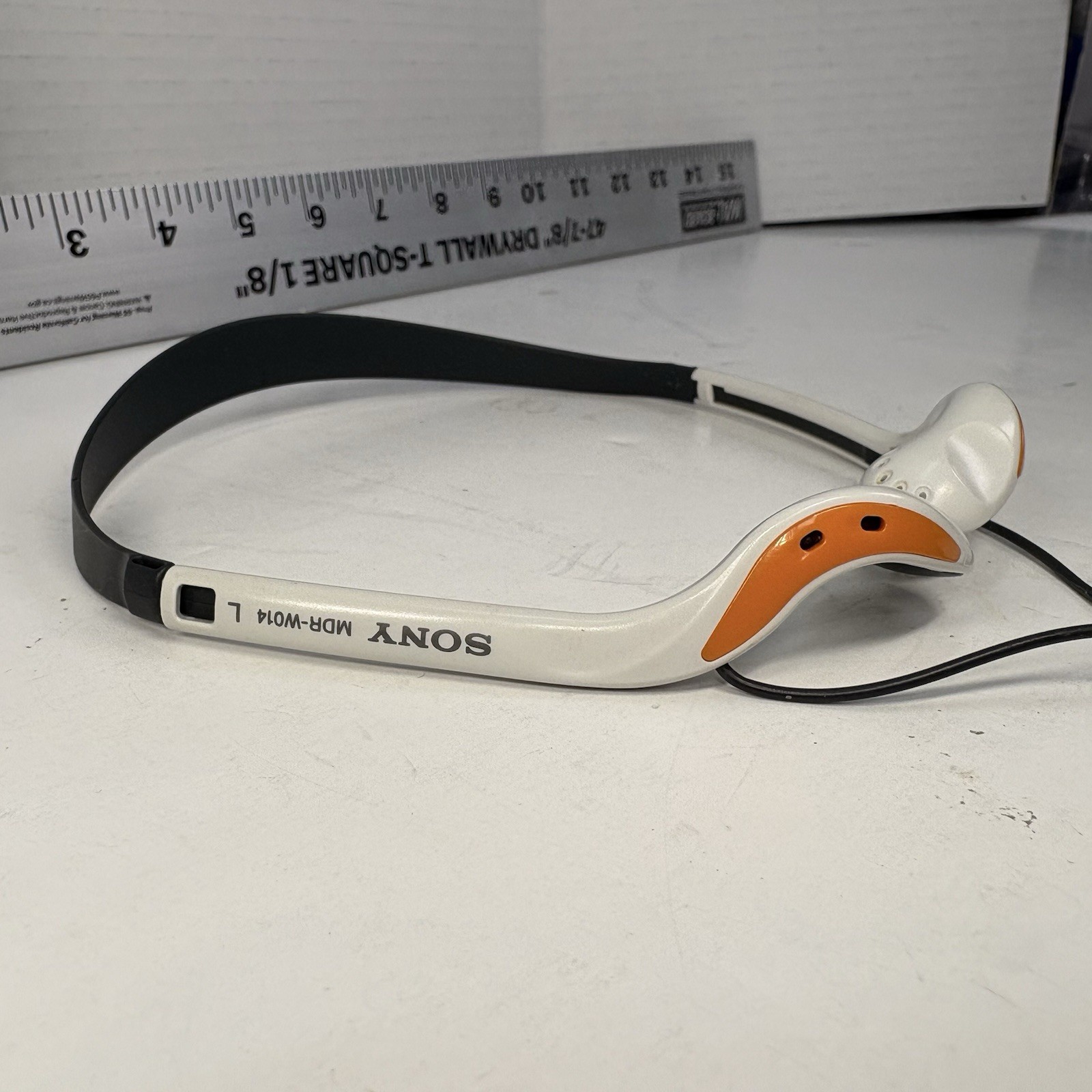Sony MDR-W014 White Orange 3.5MM Jack In Ear Light Earphones (Tested & Working!)