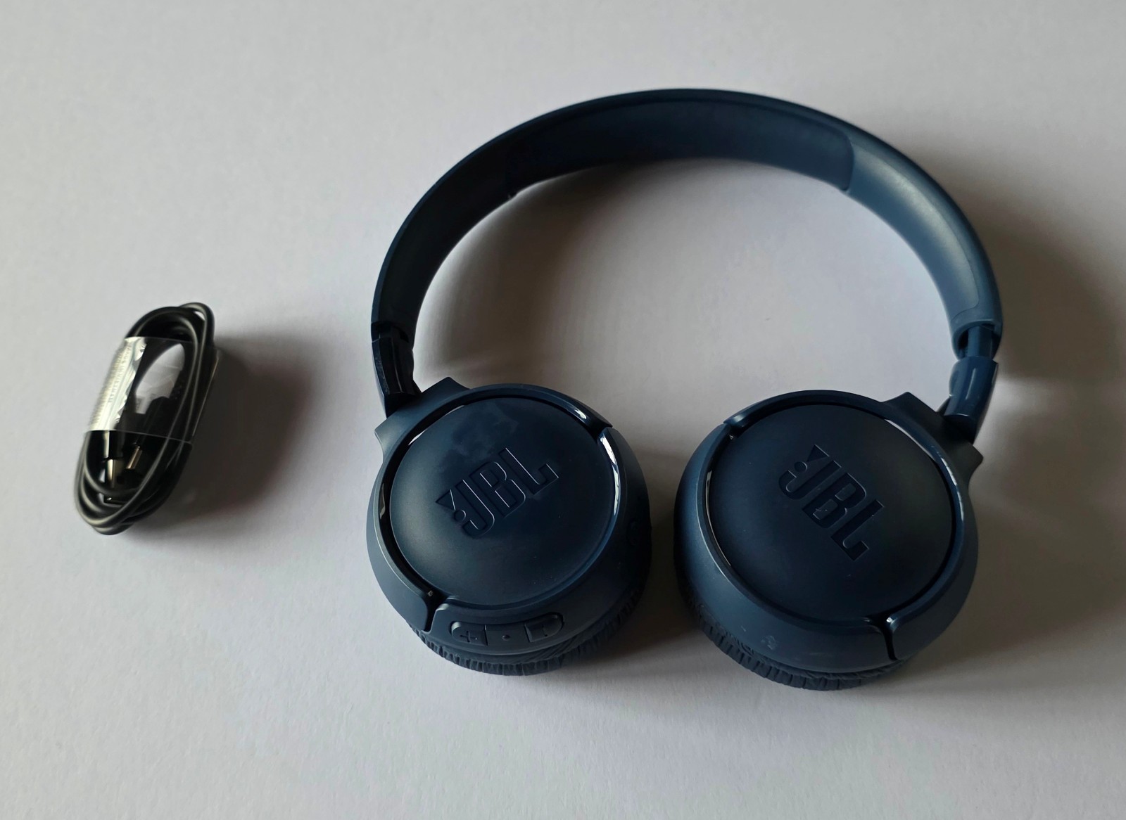 Original Blue JBL Tune 520BT On-Ear Wireless Headphones with Cable in Bulk Pkg