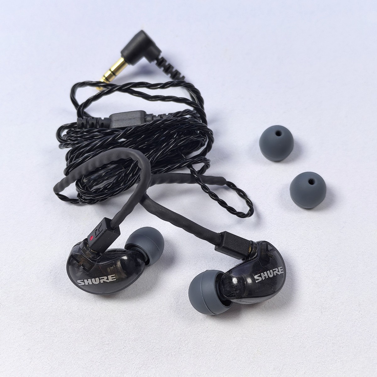 Shure SE215 Sound Isolating In-Ear Headphones Wired 3.5mm Jack Earphones Black