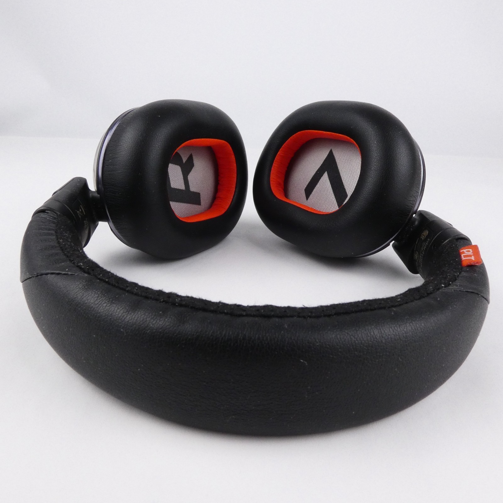 Plantronics Voyager 8200 Headphones B8200 UC Bluetooth USB-C Rechargeable TESTED