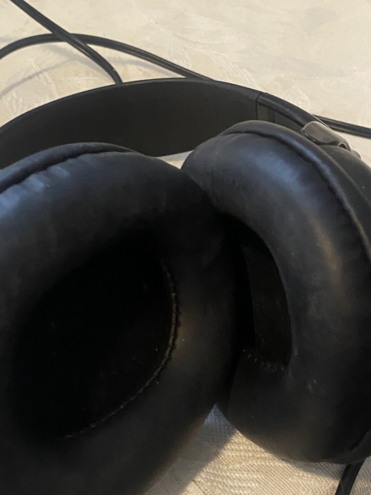 Labtec Black Headphones Elite-825 Over The Ear Corded Minor Damage Cushioned