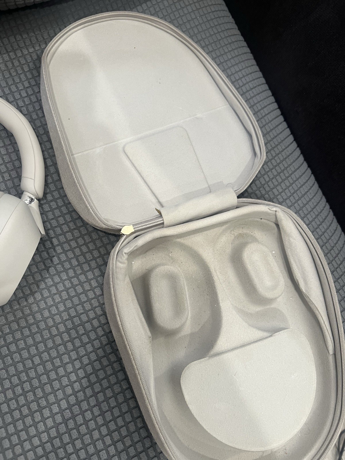 Sony WH-1000XM5 Wireless Over-Ear Bluetooth Headphones Beige YY2954