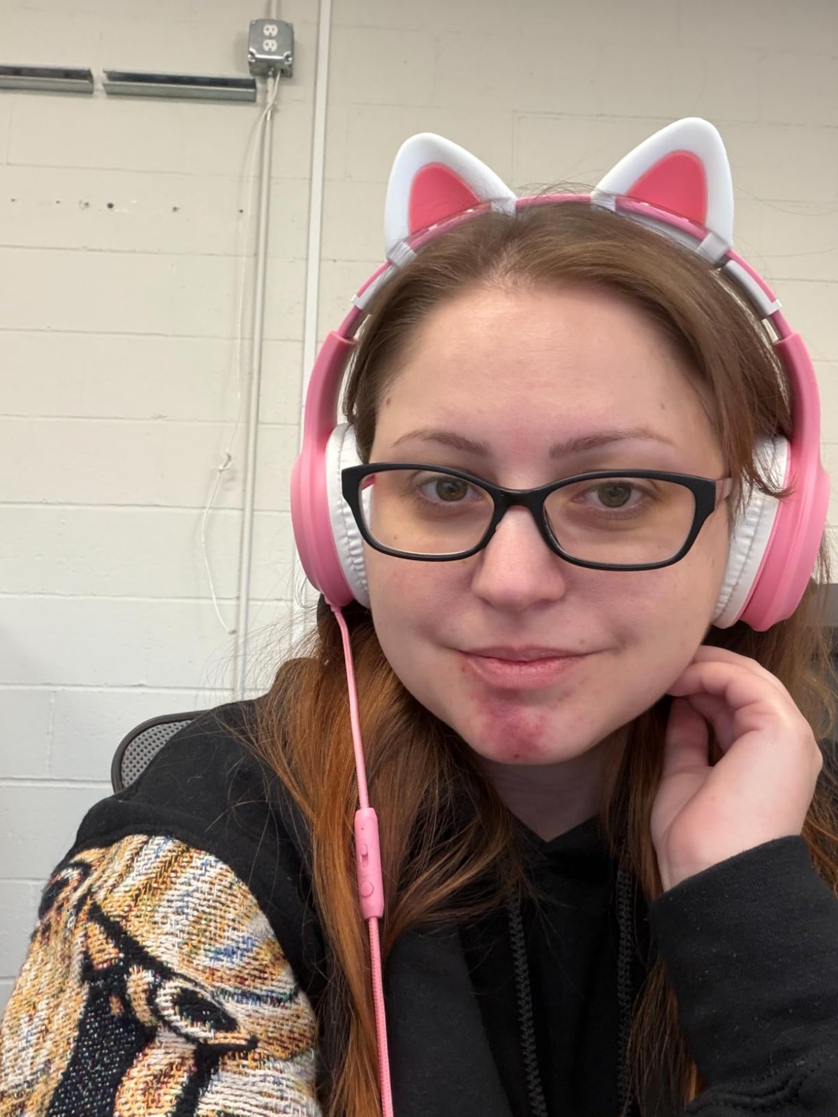 Lively Cat Ears for Headsets – Perfect Accessory for Gamers in Black & Pink