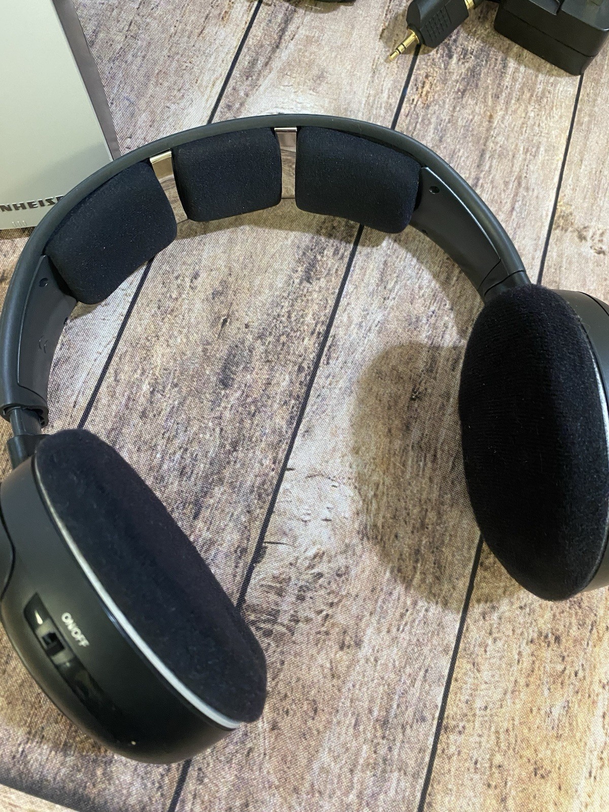 Sennheiser RS 120 Wireless RF Headphone System W/ Charging Base Tested/Works