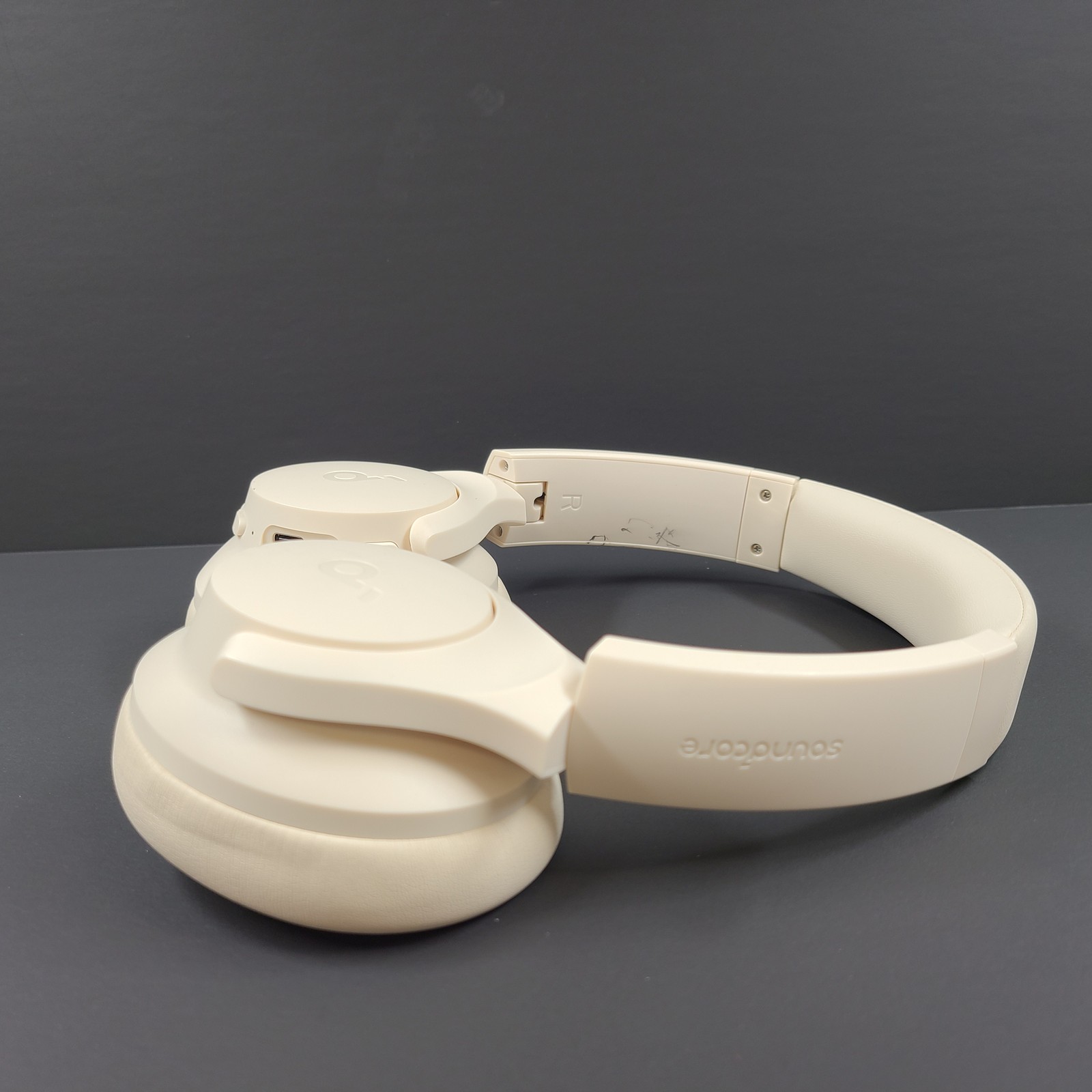 Soundcore Q20i Wireless Bluetooth Noise Canceling Headphones – Beige Grade A