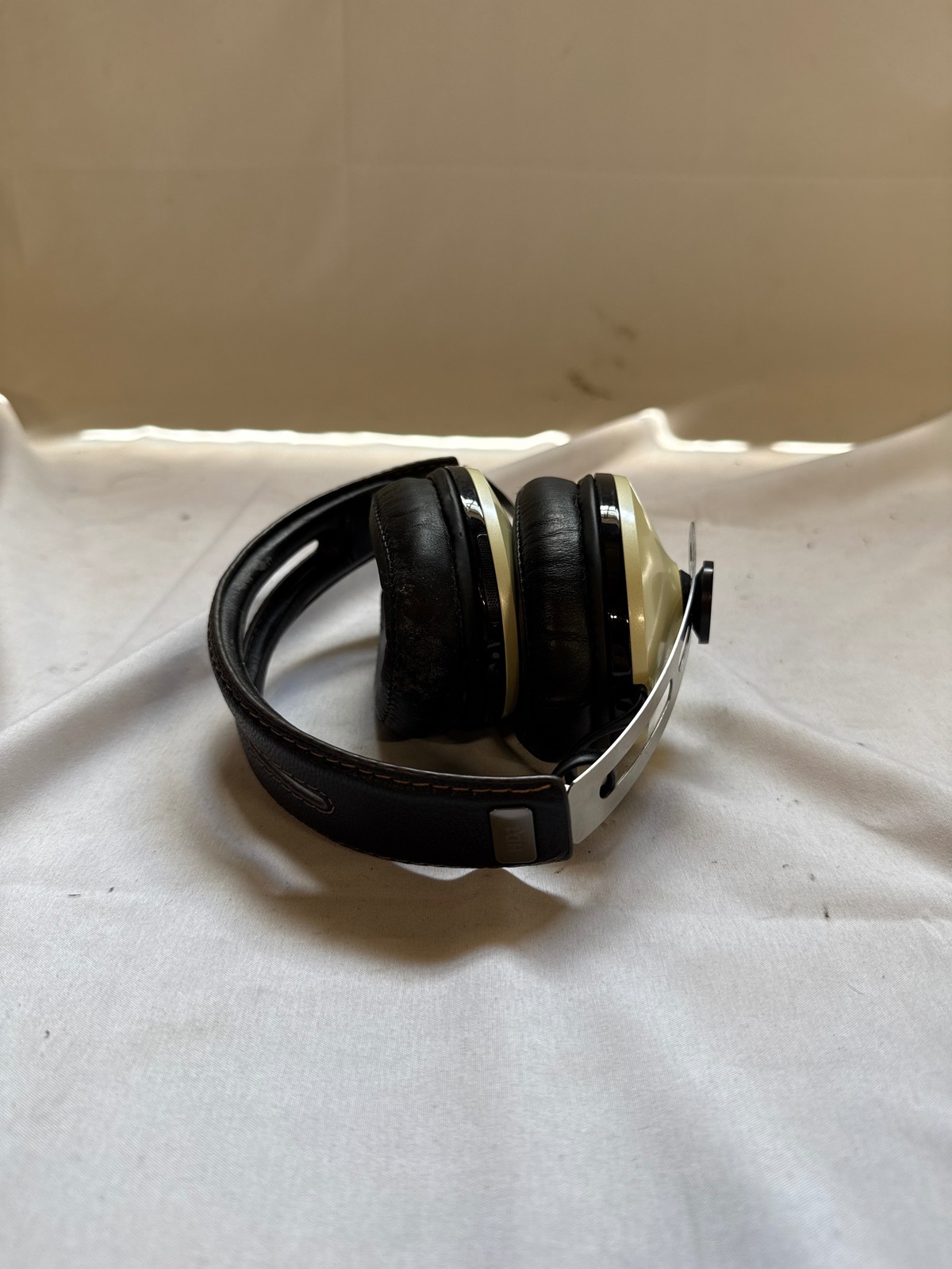 Sennheiser Momentum 2.0 Wireless Gold and black