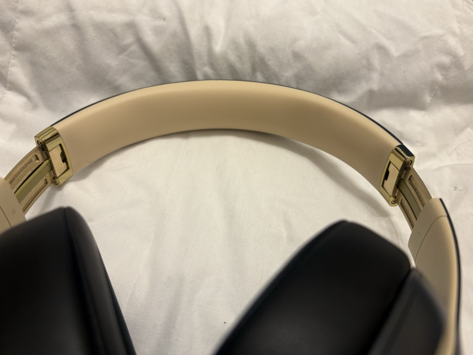 Beats Studio3 Wireless Midnight Black Gold – New Wicked Cushions Pads – Great!